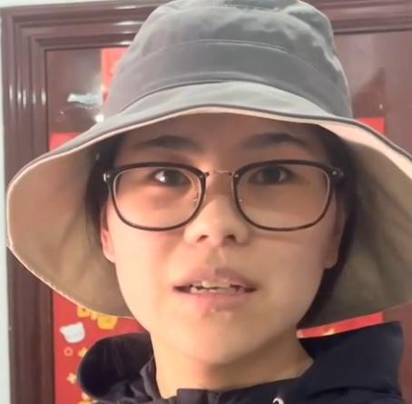 DƬ